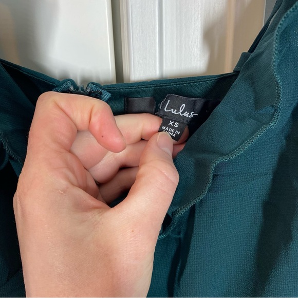 Lulus Never a Dull Moment Tie-Strap Pleated Midi Dress V-Neckline, Emerald Green - Picture 4 of 8